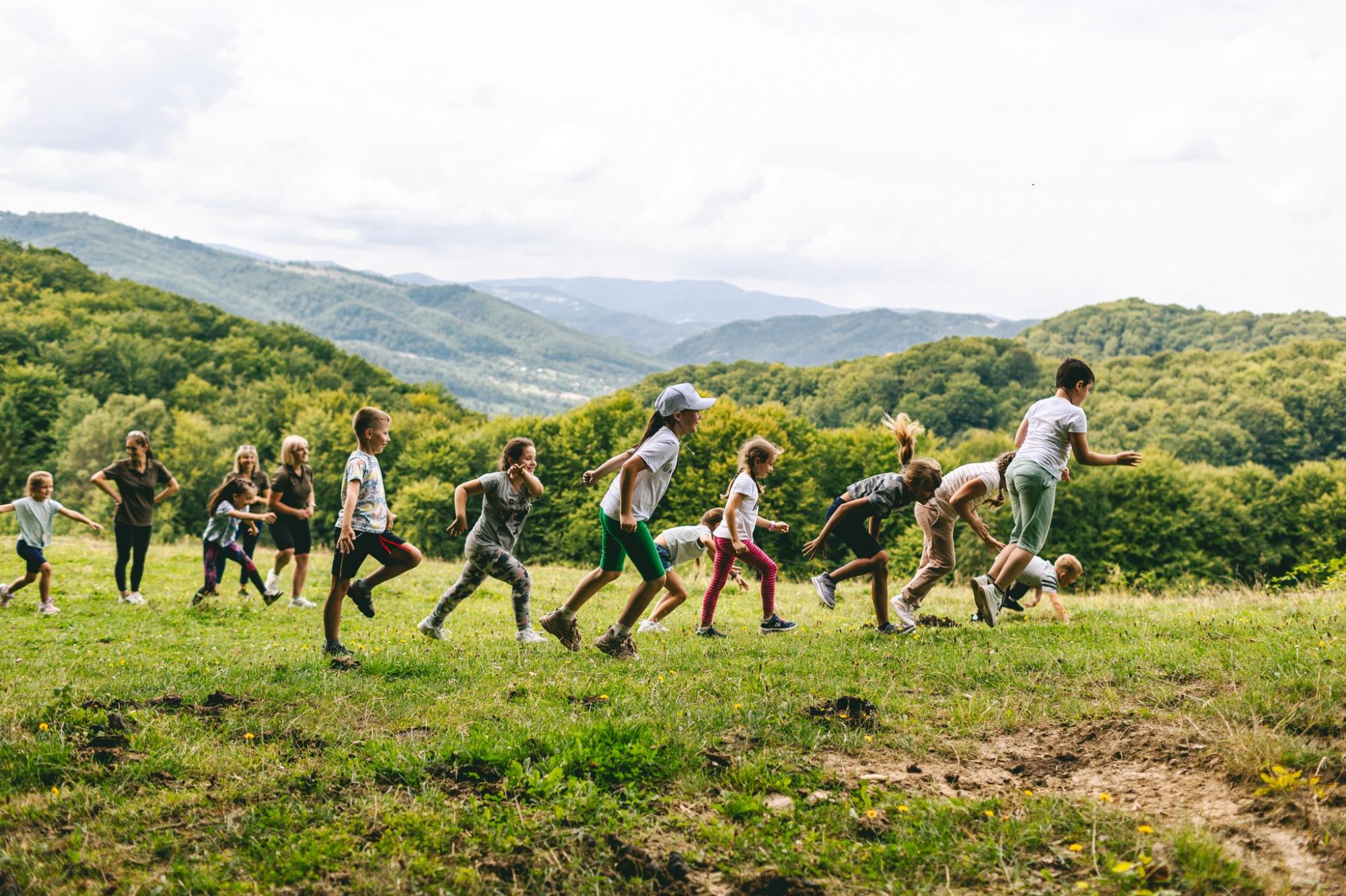 Як відправити дитину до літнього табору і не збожеволіти: 5 порад батькам
